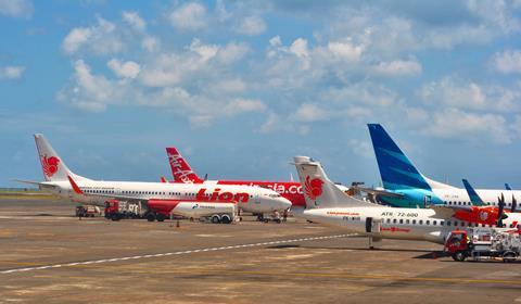 Planes_at_Ngurah_Rai_Airport,_Bali,_Indonesia c wikimedia