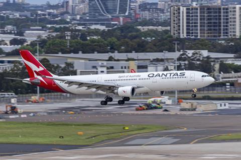 Qantas_(VH-QPH)_Airbus_A330-303_landing_Sydney_Airport_(1)