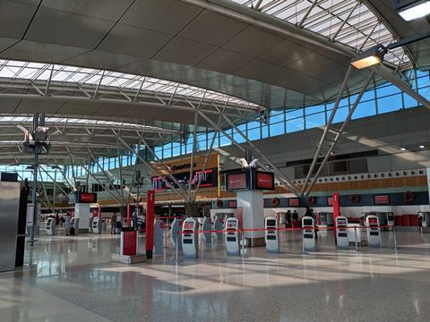 Sydney_Airport_Terminal_3b