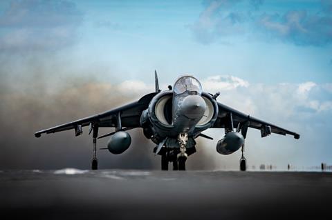 USMC AV-8B Harrier c USMC