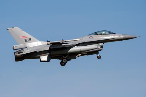 f-16-c-VanderWolf-images_shutterstock