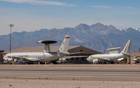 E-3 AWACS junto a Australian Wedgetail en Nellis AFB c Commonwealth of Australia