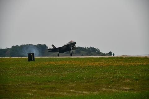 USAF f35 arrives in South Korea