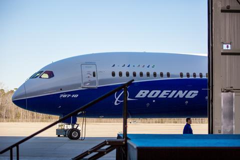 Boeing 787-10