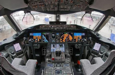 787 cockpit-c-Alex Beltyukov Creative Commons