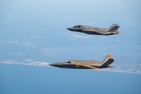 XQ-58 Valkyrie with F-35 c Kratos