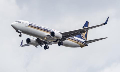 singapore_airlines_boeing_737-800