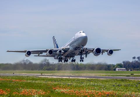 747 with Pearl 10X