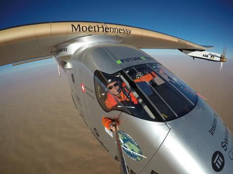 Piccard selfie c Solar Impulse