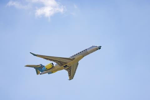 Global 8000 first flight