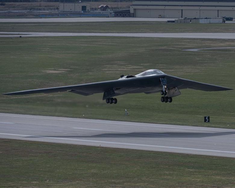 Northrop Grumman Reveals B-21 Test Aircraft As Stealth Programme Roars ...